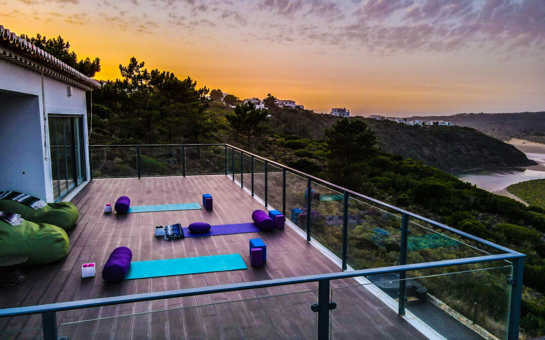 Therapeutic Yoga: Move with Ease